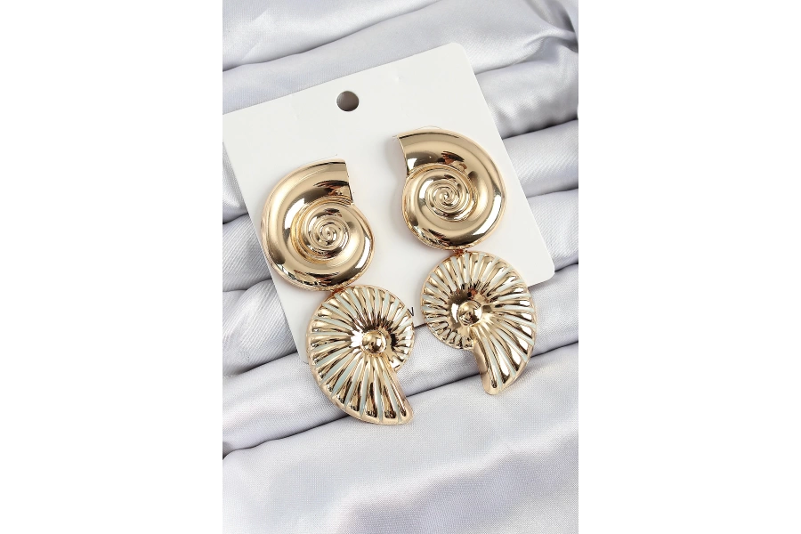 Shoecide Pirinç Sarmal Sallantılı Deniz Kabuğu Vintage Model Gold Renk Küpe