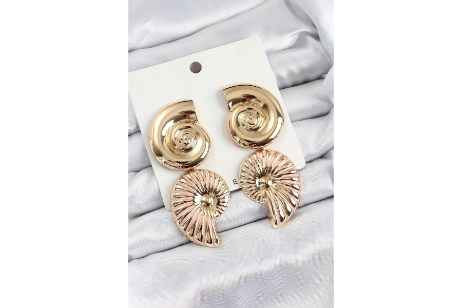 Shoecide Pirinç Sarmal Sallantılı Deniz Kabuğu Vintage Model Gold Renk Küpe