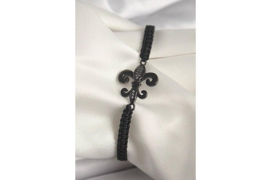 Shoecide Pirinç Siyah Renk Zirkon Taş İşlemeli Zambak Figür Asansörlü Makrome Model Kadın Bileklik