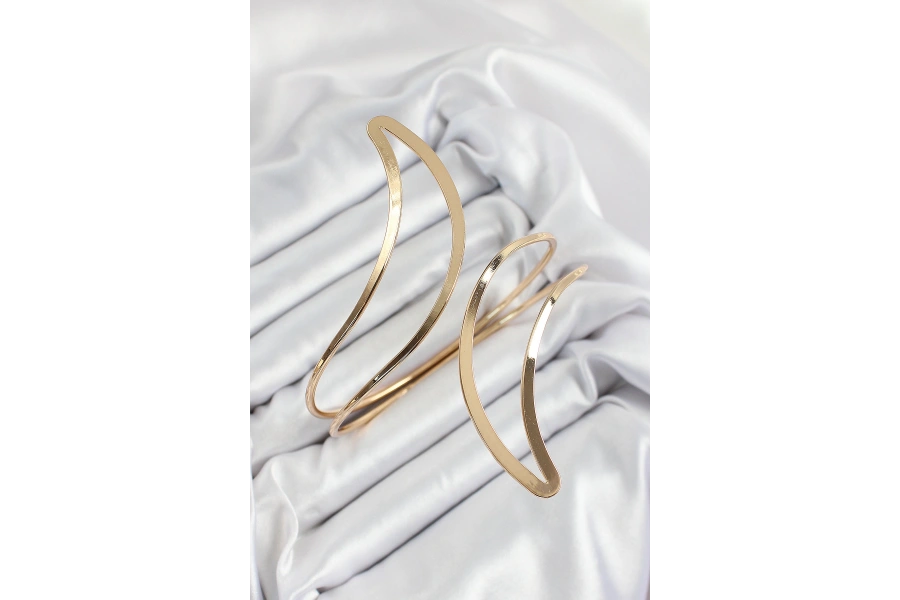 Shoecide Pirinç Soyut Alev Desenli Gold Renk Kadın Pazu Bileklik