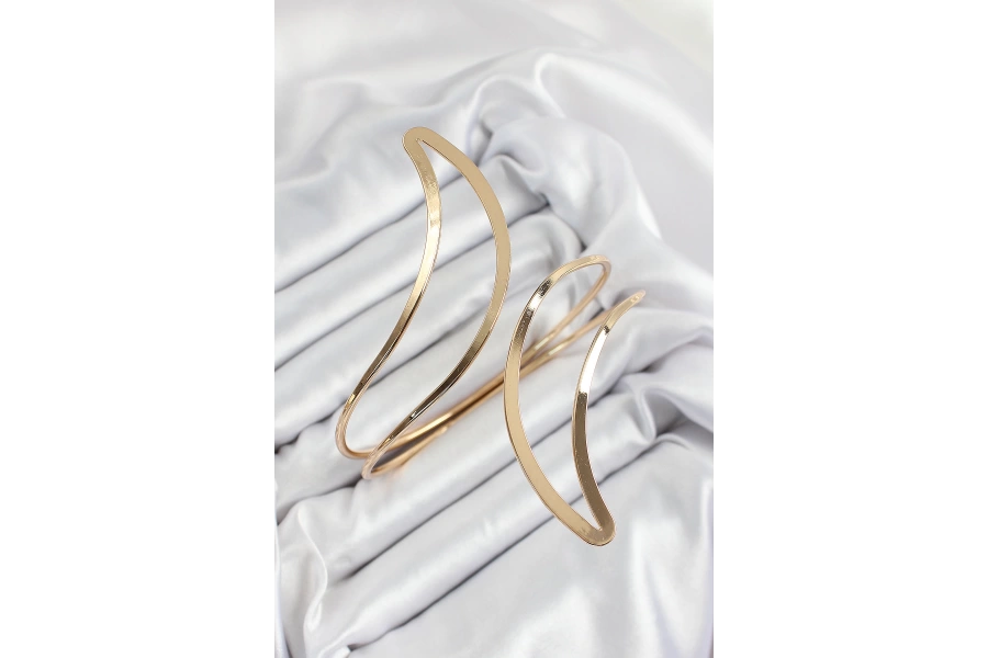Shoecide Pirinç Soyut Alev Desenli Gold Renk Kadın Pazu Bileklik