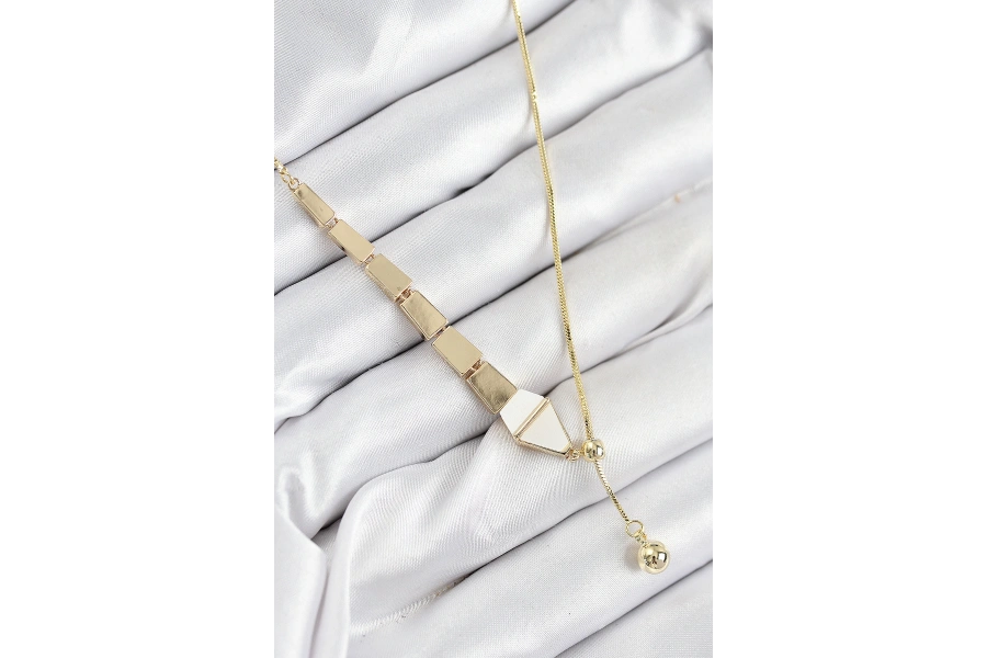 Shoecide Pirinç Yılan Model Gold Renk Asansörlü Kadın Kolye