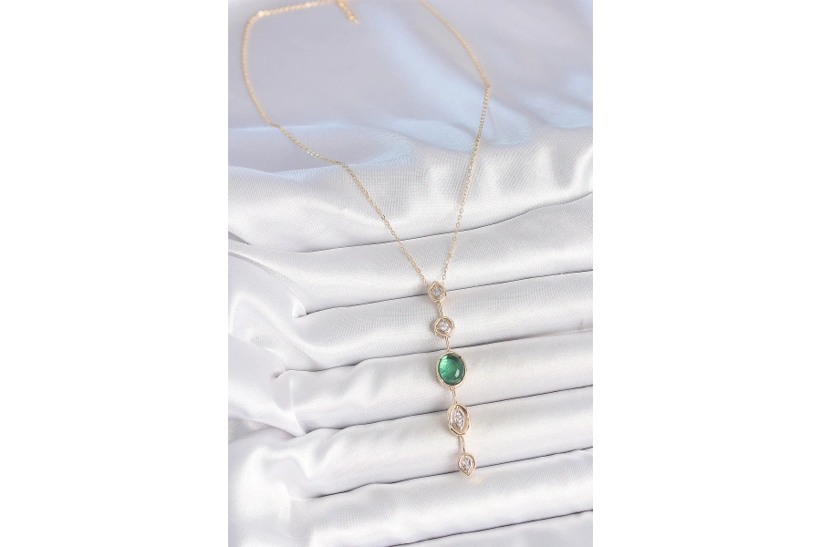 Shoecide Pirinç Zincir Zümrüt Yeşil Gold Renk Zirkon Taşlı Y Kolye