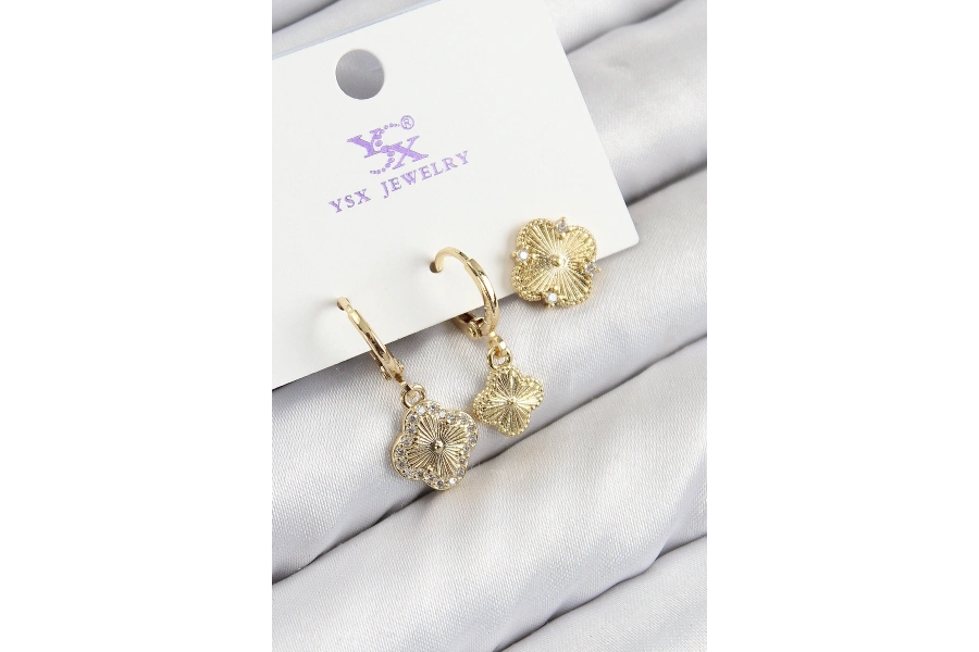 Shoecide Pirinç Zirkon Taşlı 3lü Yonca Model Gold Renk Kadın Küpe
