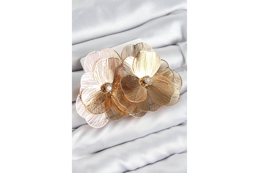 Shoecide Pirinç Zirkon Taşlı Çiçek Model Gold Renk Kadın Küpe