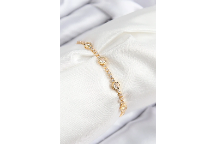 Shoecide Pirinç Zirkon Taşlı Daire Model Gold Renk Asansörlü Kadın Bileklik