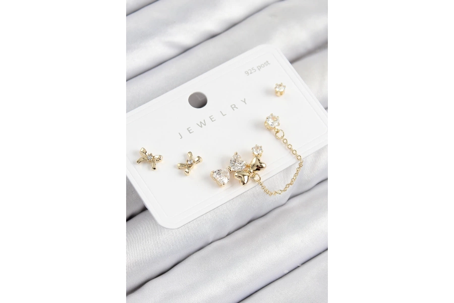 Shoecide Pirinç Zirkon Taşlı Fiyonk Model Gold Renk 925 Ayar Gümüş Çivi Kadın Küpe Set