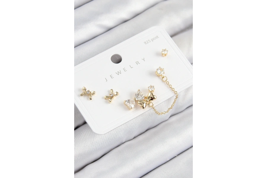 Shoecide Pirinç Zirkon Taşlı Fiyonk Model Gold Renk 925 Ayar Gümüş Çivi Kadın Küpe Set