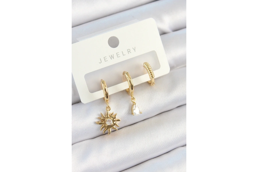 Shoecide Pirinç Zirkon Taşlı Güneş Model Gold Renk 3lü Çift Kadın Küpe Set