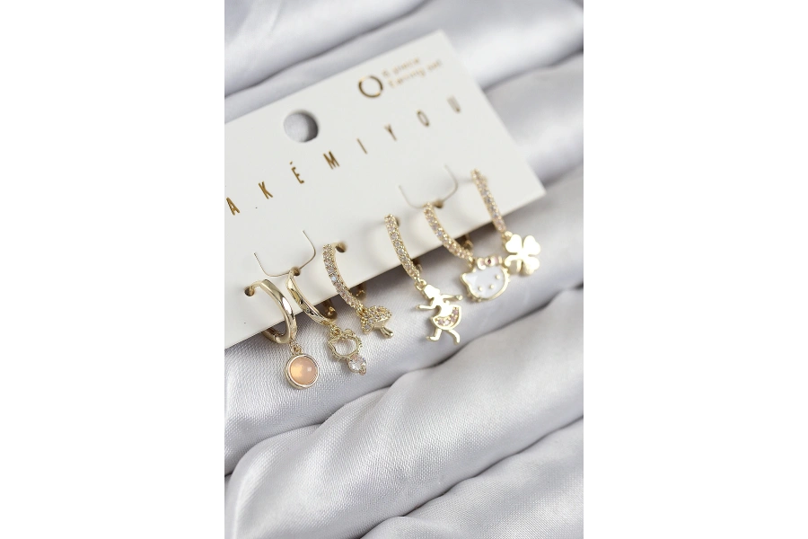 Shoecide Pirinç Zirkon Taşlı Hello Kity Ve Yonca Model Gold Renk 6lı Küpe Set