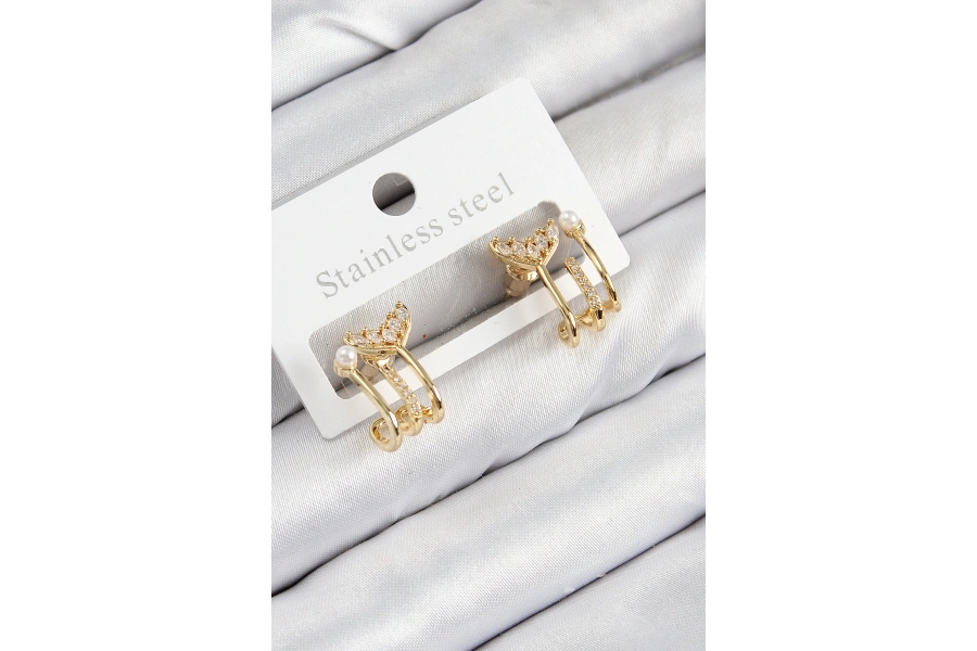 Shoecide Pirinç Zirkon Taşlı İnci Detaylı Balık Kuyruğu Model Gold Renk Kadın Küpe