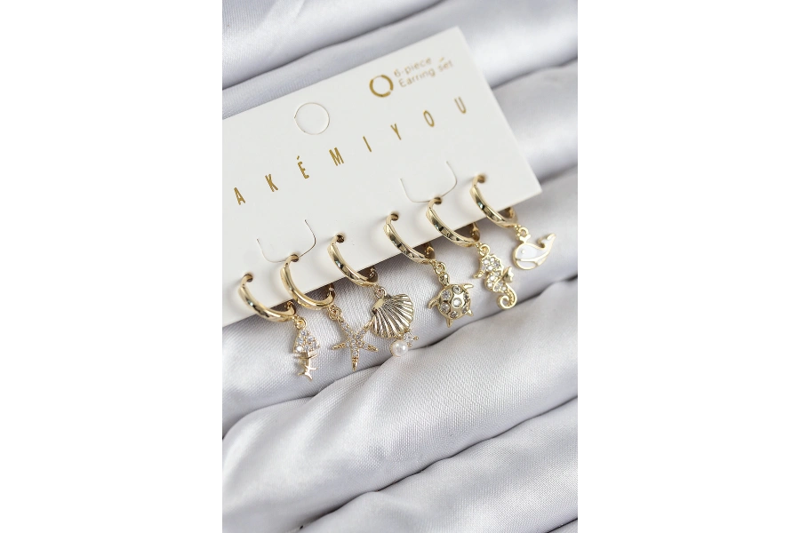 Shoecide Pirinç Zirkon Taşlı İstiridye Balina Ve Yıldız Gold Renk 6lı Küpe Set