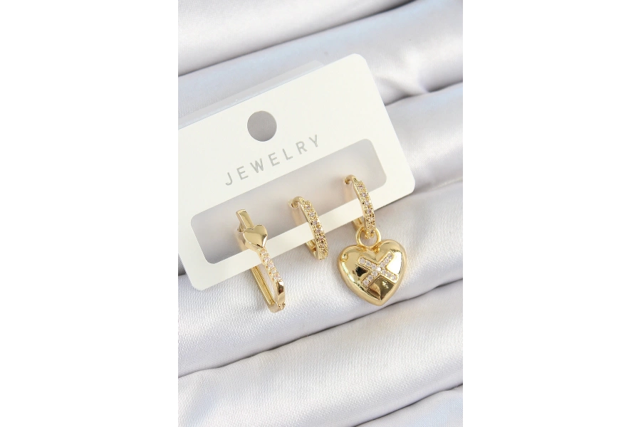 Shoecide Pirinç Zirkon Taşlı Kalp Model Gold Renk 3lü Çift Kadın Küpe Set
