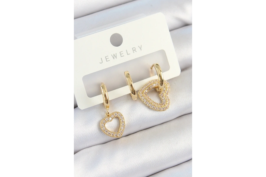 Shoecide Pirinç Zirkon Taşlı Kalp Model Gold Renk 3lü Çift Kadın Küpe Set