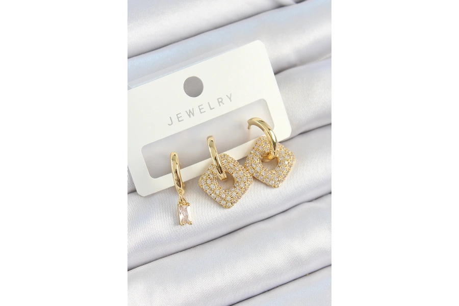 Shoecide Pirinç Zirkon Taşlı Kare Model Gold Renk 3lü Çift Kadın Küpe Set
