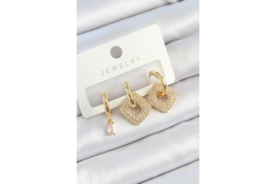 Shoecide Pirinç Zirkon Taşlı Kare Model Gold Renk 3lü Çift Kadın Küpe Set