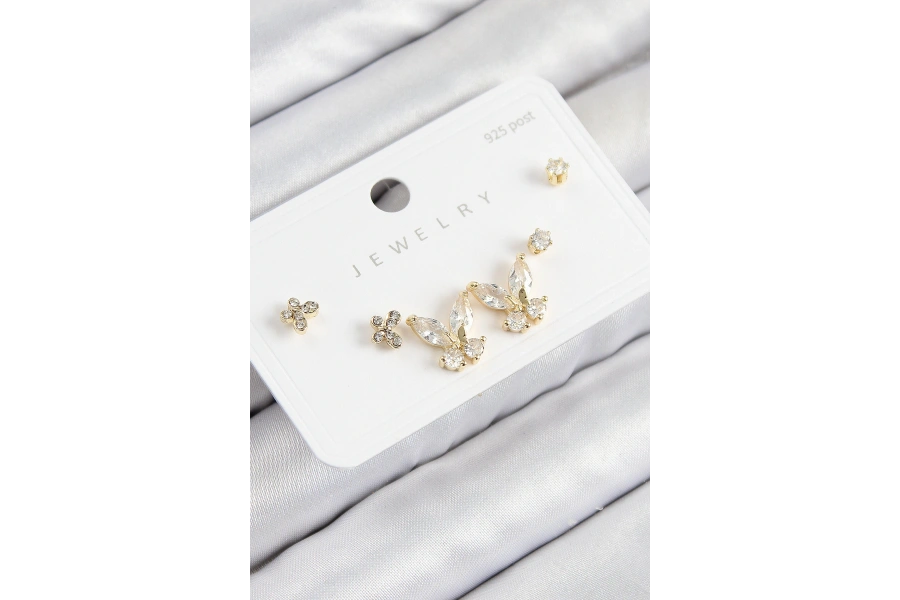 Shoecide Pirinç Zirkon Taşlı Kelebek Model Gold Renk 925 Ayar Gümüş Çivi Kadın Küpe Set