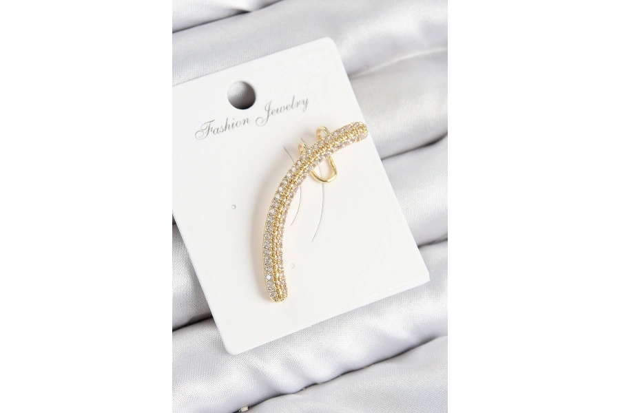 Shoecide Pirinç Zirkon Taşlı Model Gold Renk Sağ Kıkırdak Küpe