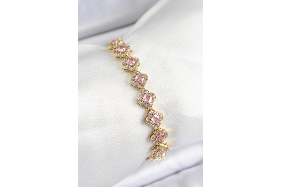 Shoecide Pirinç Zirkon Taşlı Pembe Yonca Baget Model Gold Renk Vıp Seri Kadın Bileklik