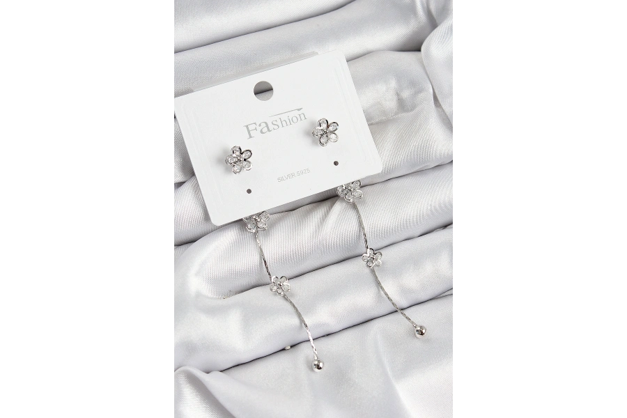 Shoecide Pirinç Zirkon Taşlı Sallantılı Çiçek Model Gümüş Renk 925 Ayar Gümüş Çivi Kadın Küpe