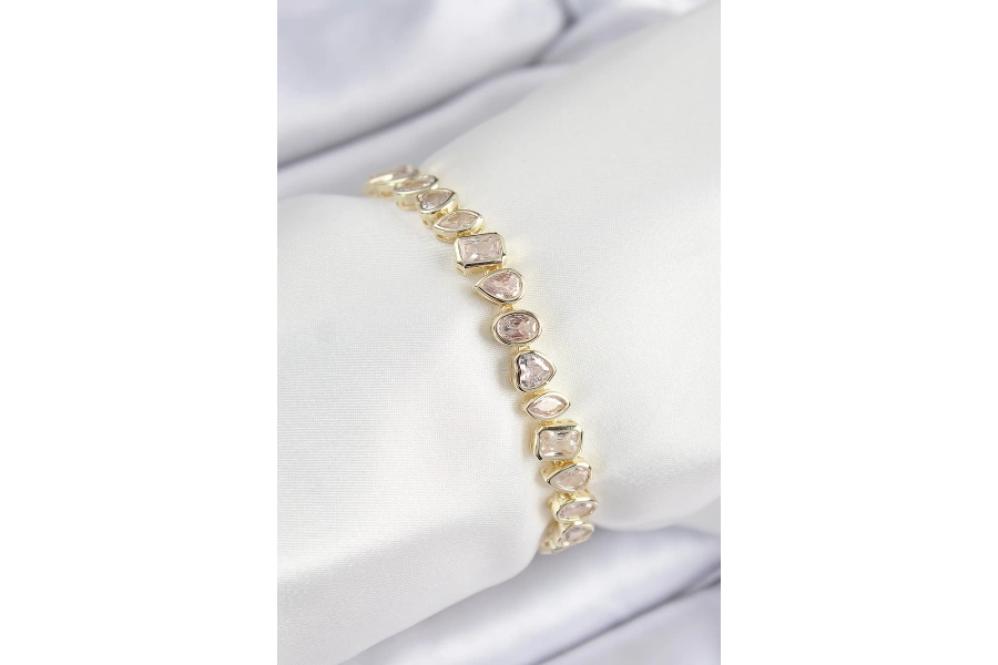 Shoecide Pirinç Zirkon Taşlı Sıralı Damla Kalp Ve Dikdörtgen Model Gold Renk Kadın Bileklik