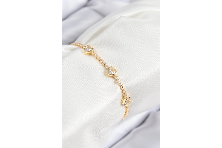 Shoecide Pirinç Zirkon Taşlı Sıralı Kalp Model Gold Renk Kadın Bileklik