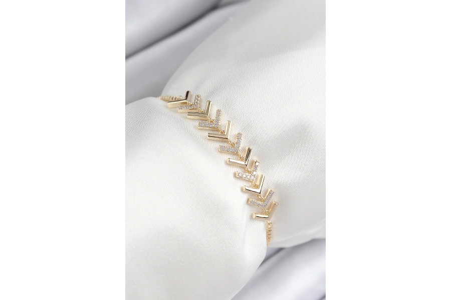 Shoecide Pirinç Zirkon Taşlı Sıralı Ok Model Gold Renk Asansörlü Kadın Bileklik