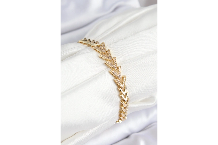 Shoecide Pirinç Zirkon Taşlı Sıralı Ok Model Gold Renk Kadın Bileklik