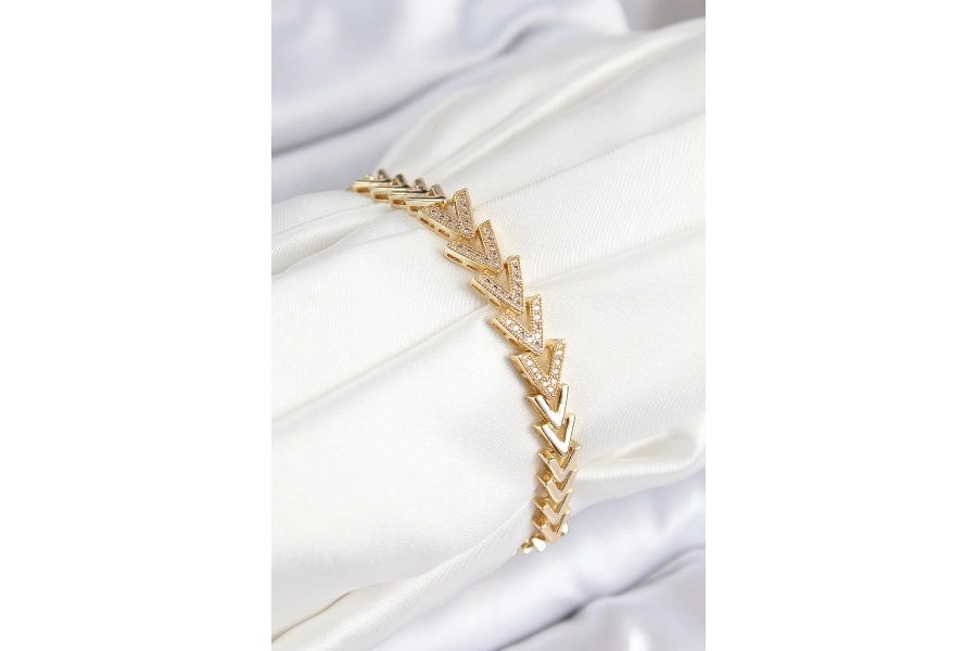 Shoecide Pirinç Zirkon Taşlı Sıralı Ok Model Gold Renk Kadın Bileklik