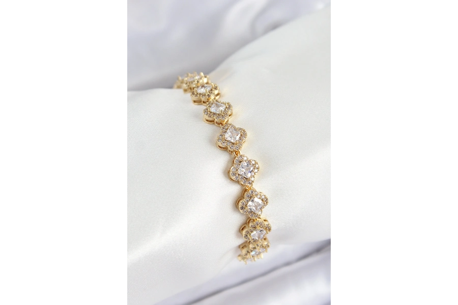 Shoecide Pirinç Zirkon Taşlı Yonca Baget Model Gold Renk Vıp Seri Kadın Bileklik