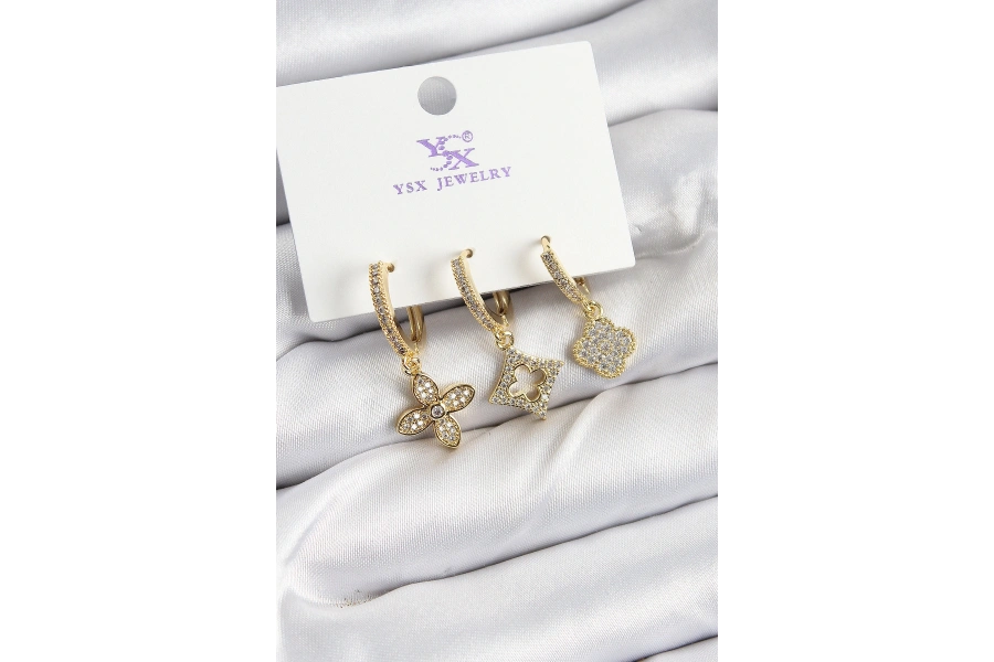 Shoecide Pirinç Zirkon Taşlı Yonca Model Gold Renk 3lü Kadın Küpe