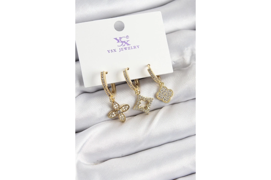 Shoecide Pirinç Zirkon Taşlı Yonca Model Gold Renk 3lü Kadın Küpe