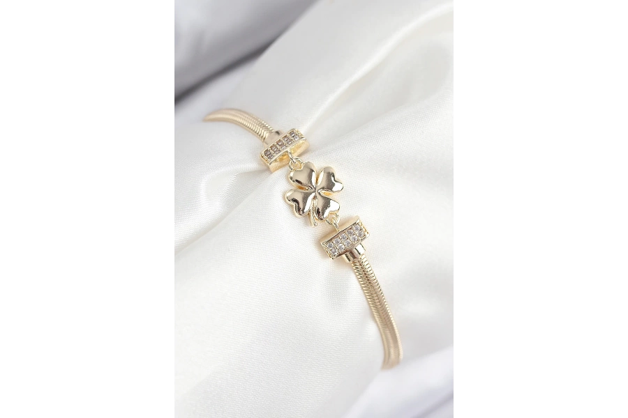 Shoecide Pirinç Zirkon Taşlı Yonca Model Gold Renk Kadın Bileklik