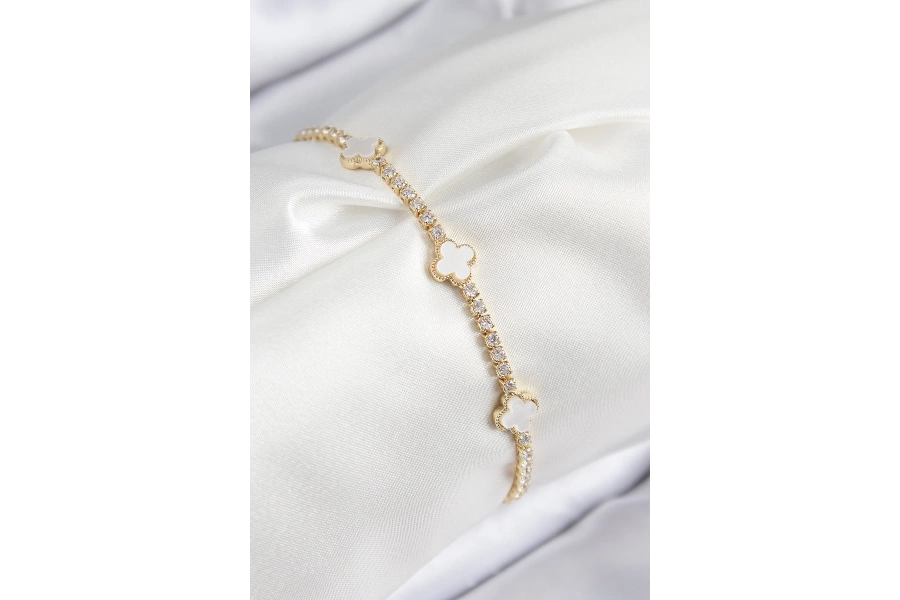Shoecide Pirinç Zirkon Taşlı Yonca Model Gold Renk Kadın Bileklik