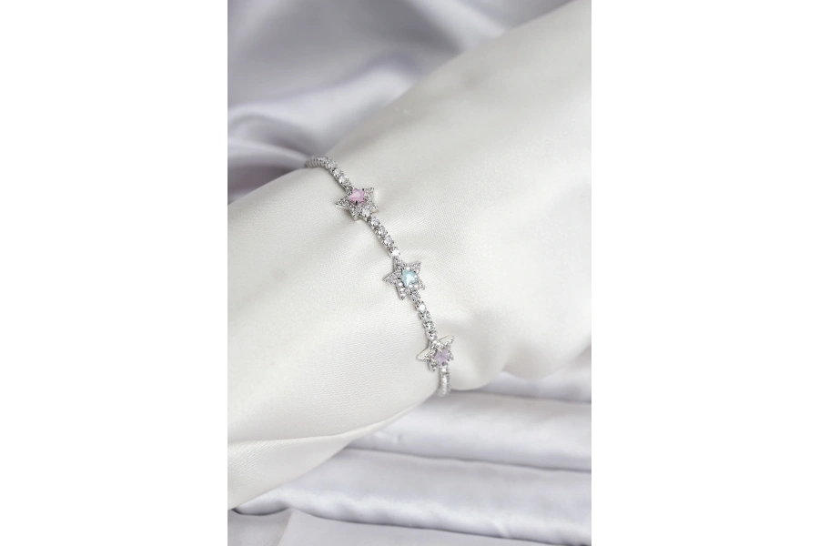 Shoecide Renkli Yıldız Model Zirkon Taşlı Gümüş Renk Pirinç Su Yolu Kadın Bileklik