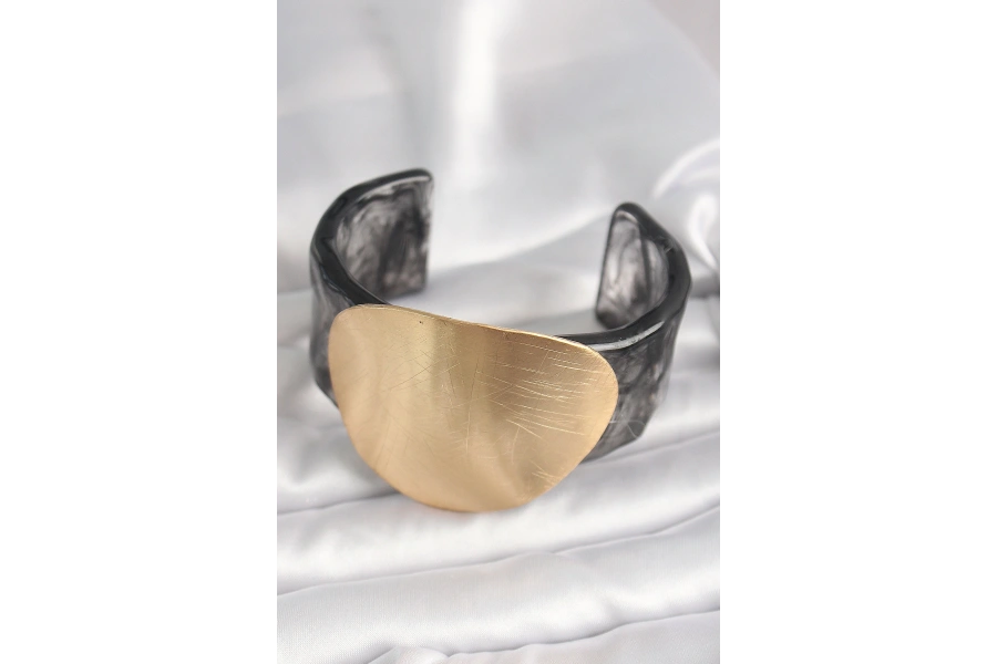 Shoecide Siyah Mermer Desen Akrilik Plastik Gold Daire Plaka Model Vintage Kadın Bilezik