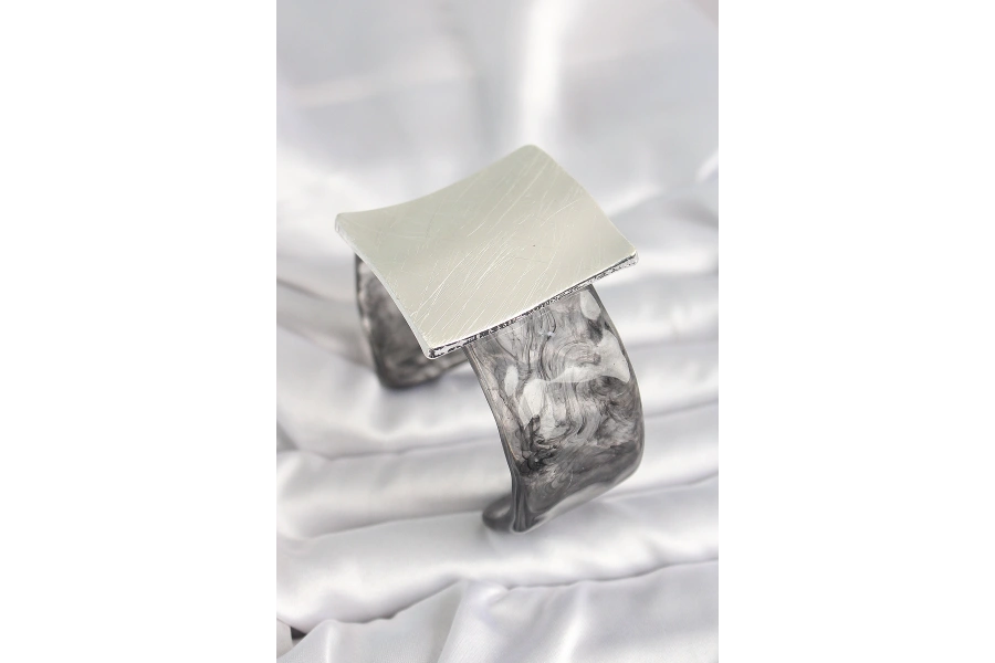 Shoecide Siyah Mermer Desen Akrilik Plastik Gümüş Kare Plaka Model Vintage Kadın Bilezik