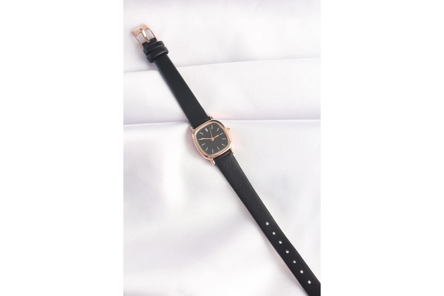 Shoecide Siyah Renk Deri Kordonlu Rose Metal Kasa Kadın Saat
