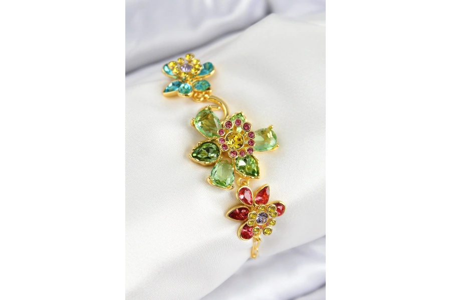 Shoecide Vıp Pirinç Zirkon Taşlı Çiçek Model Gold Renk Kadın Bileklik