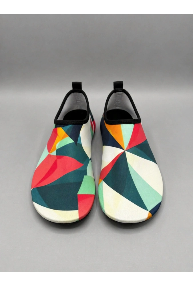Shoecide Renkli Üçgen Desen Kadın Deniz Ayakkabısı – Hafif, Kaydırmaz, Hızlı Kuruyan Aqua Shoes
