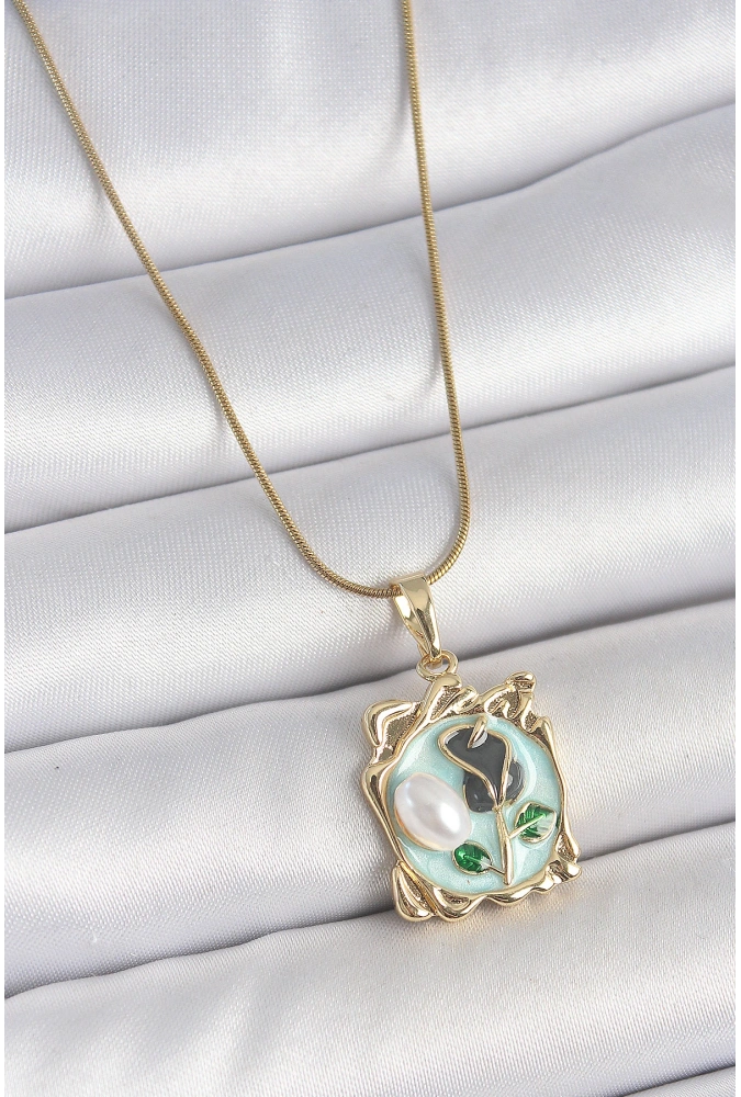 Shoecide 316l Çelik Gold Renk Zincir Mavi Mineli Çiçek İşlemeli İnci Detay Portre Model Kadın Kolye