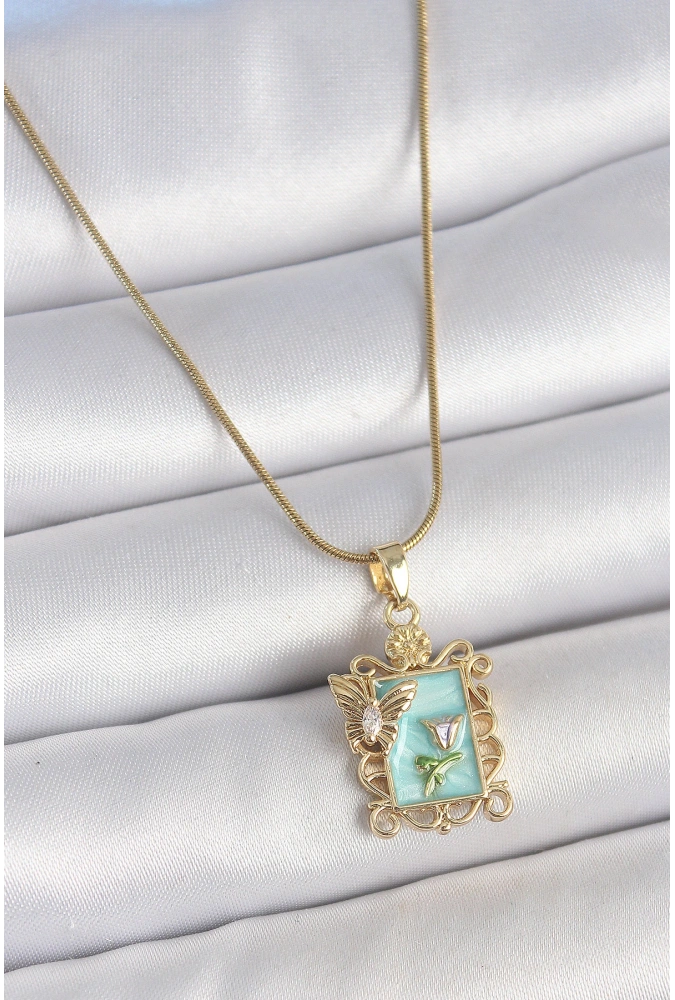 Shoecide 316l Çelik Gold Renk Zincir Mavi Mineli Çiçek İşlemeli Zirkon Taşlı Kelebek Detay Portre Model Kadın Kolye