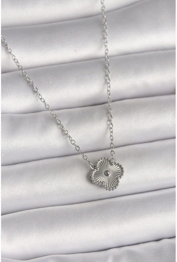 Shoecide 316l Çelik Gümüş Renk İşleme Detaylı Yonca Model Kadın Kolye