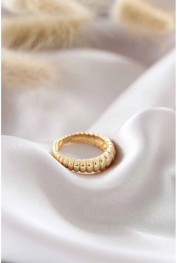 Shoecide Altın Renk Ayarlamalı Burgu Kadın Yüzük