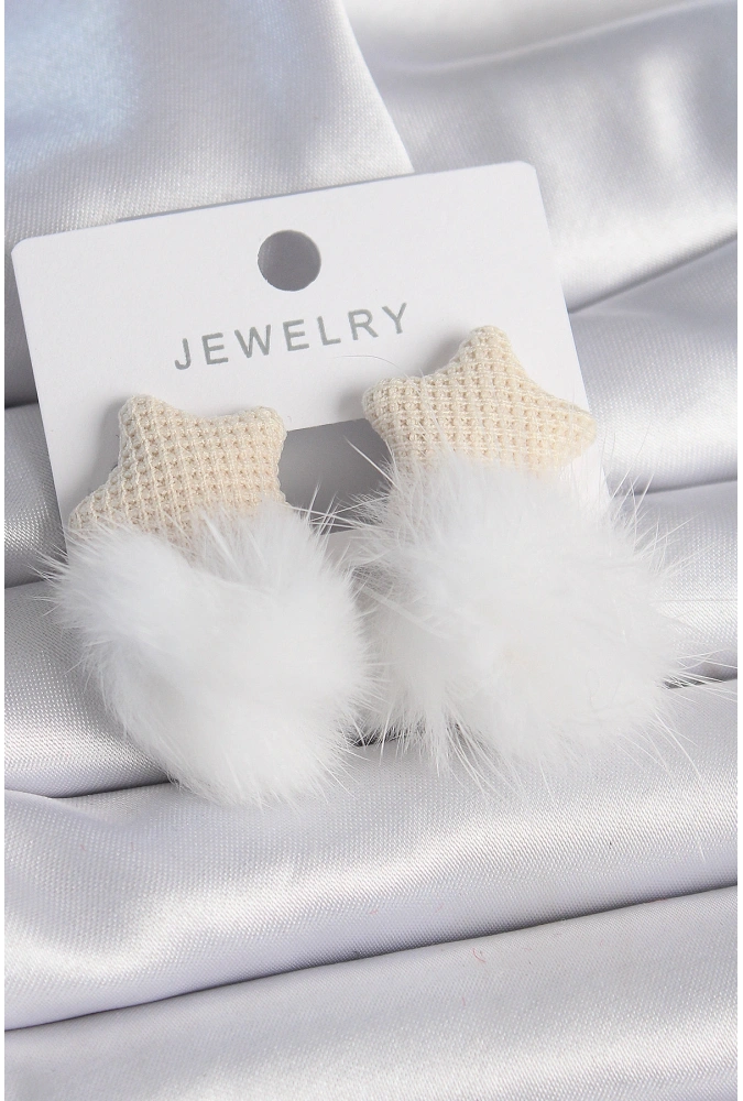 Shoecide Beyaz Renk Tüylü Yıldız Ponpon Model Kadın Küpe