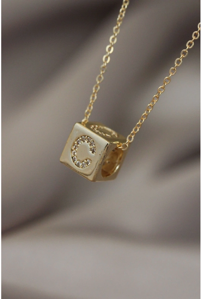 Shoecide Gold Renk Zirkon Taşlı Küp Model C Harfli Kolye