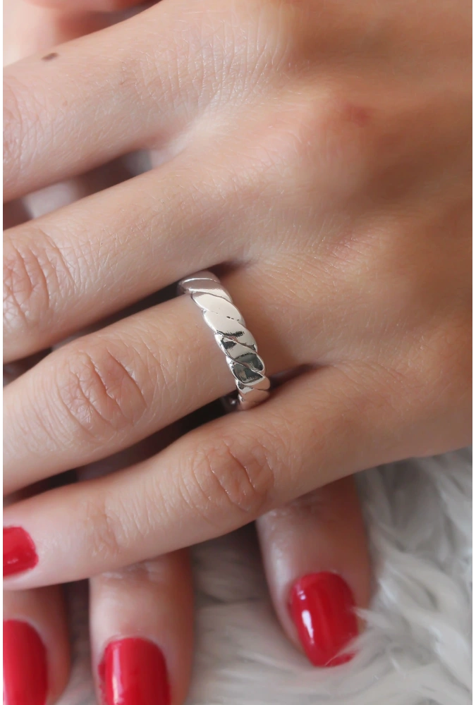 Shoecide Gümüş Renk Sarmal Model Kadın Yüzük