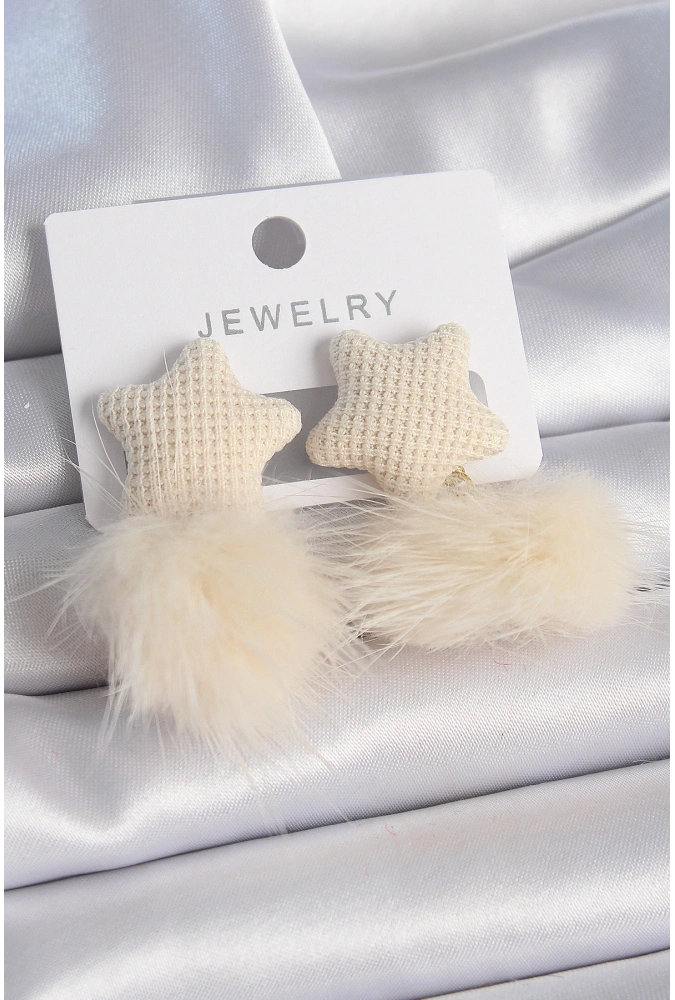 Shoecide Krem Rengi Tüylü Ponpon Model Kadın Küpe
