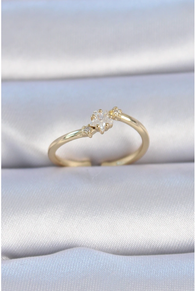 Shoecide Pirinç Gold Renk Beyaz Çiçek Model Zirkon Taş Detay Kadın Yüzük