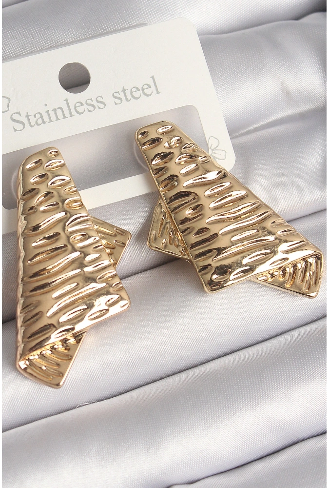 Shoecide Pirinç Gold Renk İşleme Detaylı Katlanmış Kare Plaka Model Kadın Küpe